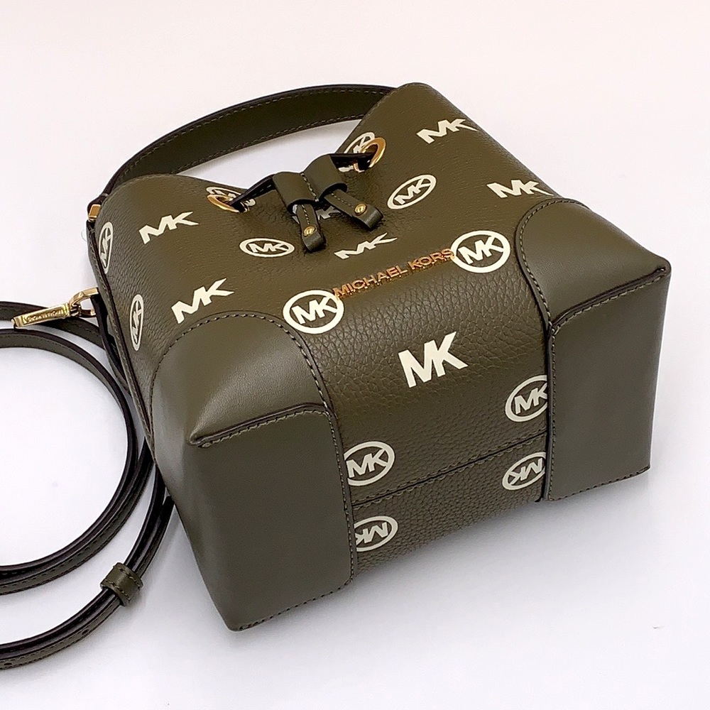 MICHAEL KORS
Mercer Small Logo Embossed Leather
Bucket Bag OLIVE COLOR - Picture 8 of 15